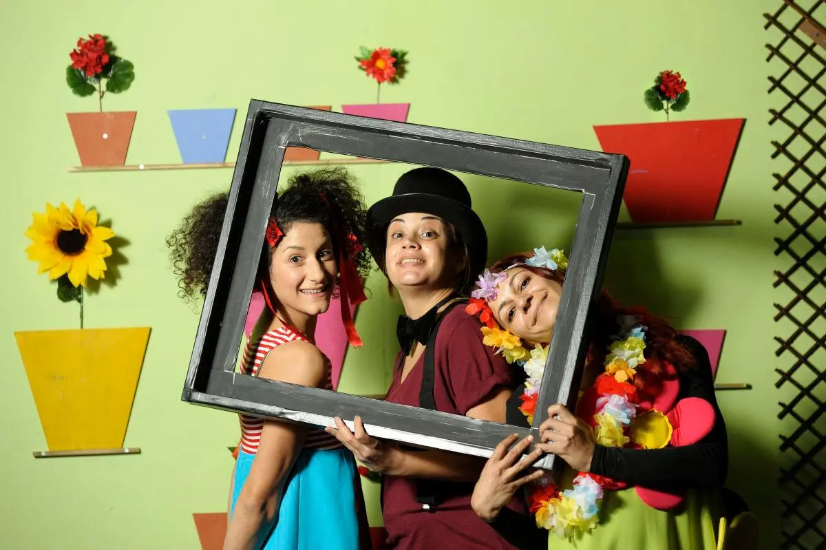 ΤΟ ΦΑΝΤΑΣΜΑ ΚΑΙ Η ΦΑΝΤΑΣΜΕΝΗ