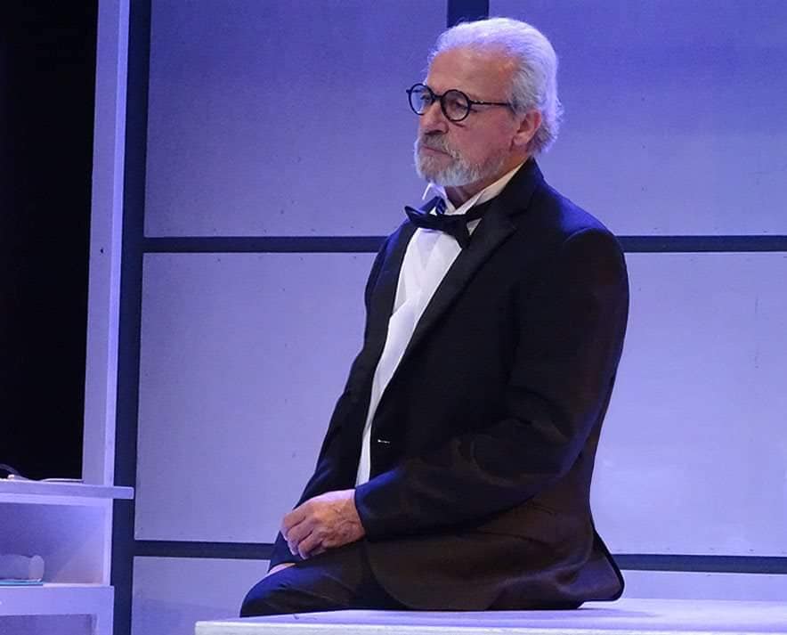 Να ζεί κανείς ή να συζεί